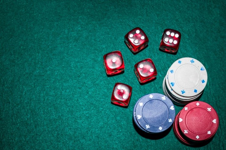 Betting round interface showing fold, call, raise buttons